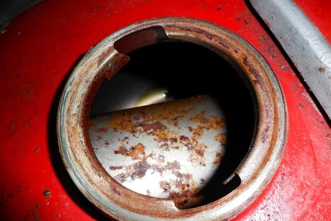 How to Remove Rust from Motorcycle Gas Tank with Vinegar